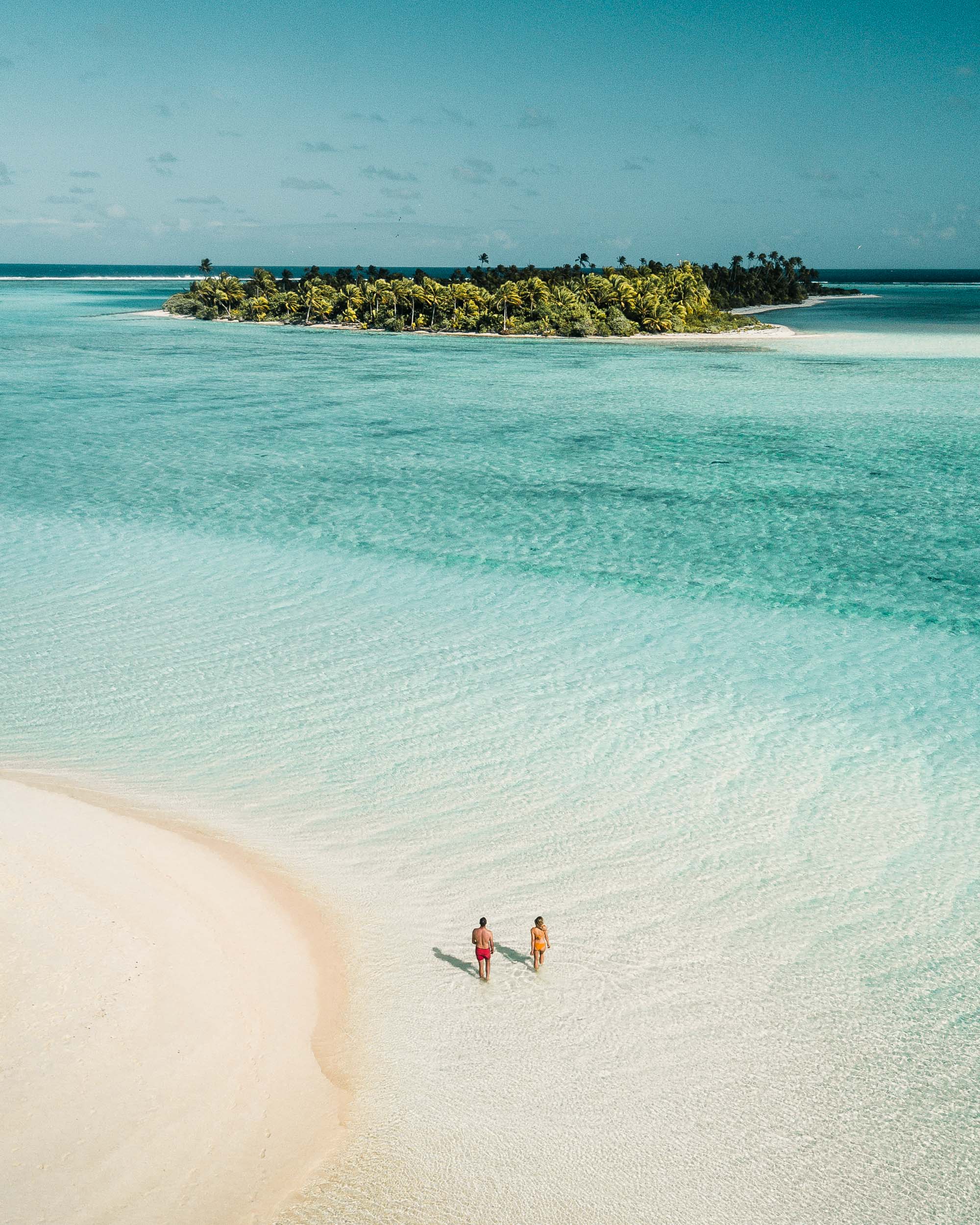 Honeymoon island turquoise water and sandbars in the Cook Islands