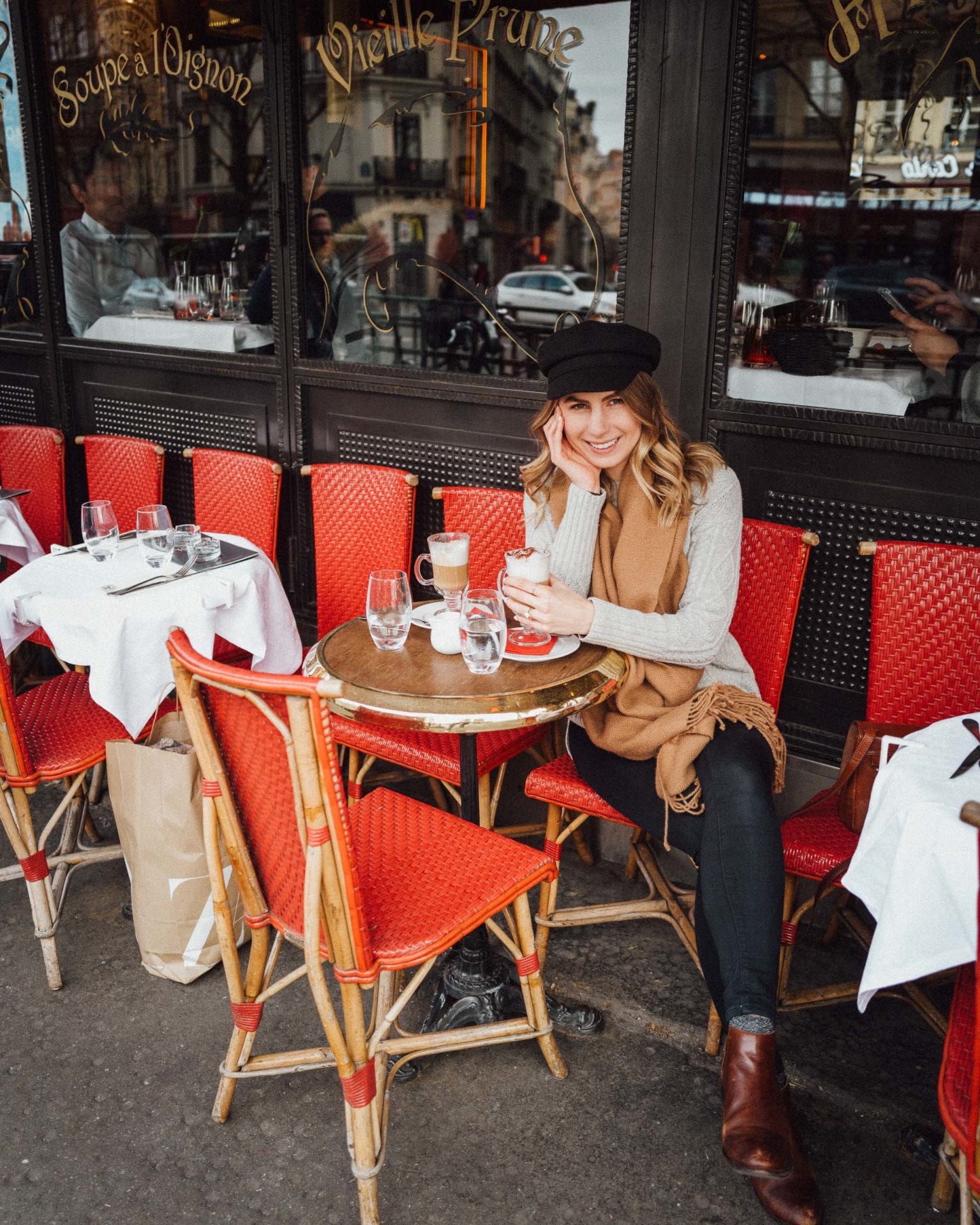 Weekend in paris cafes during Valentine's Day